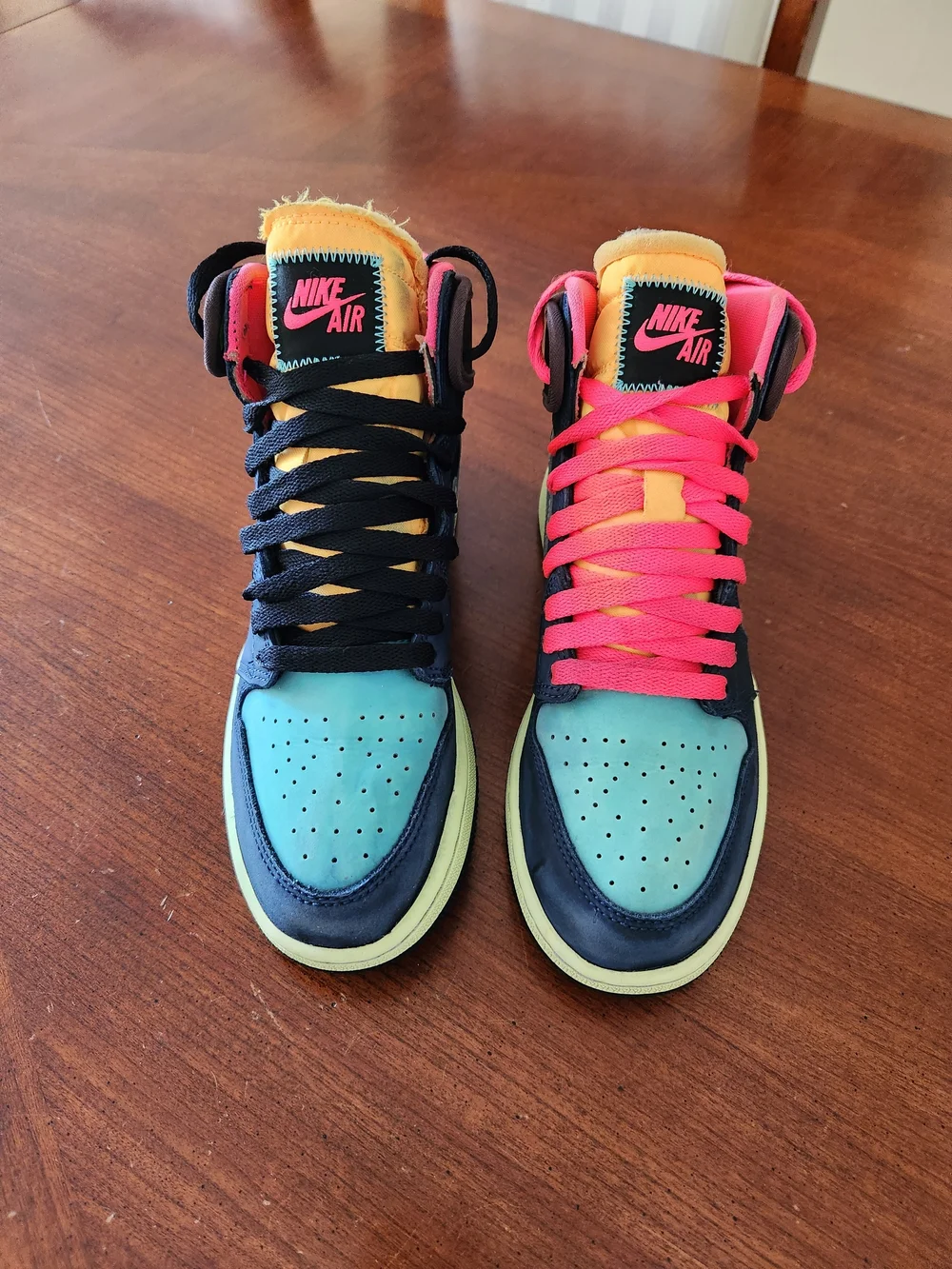 Jordan Retro 1 Highs Size 5.5 Youth Used